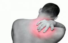 肩部疼痛和僵硬，是反射脊柱哪里问题？